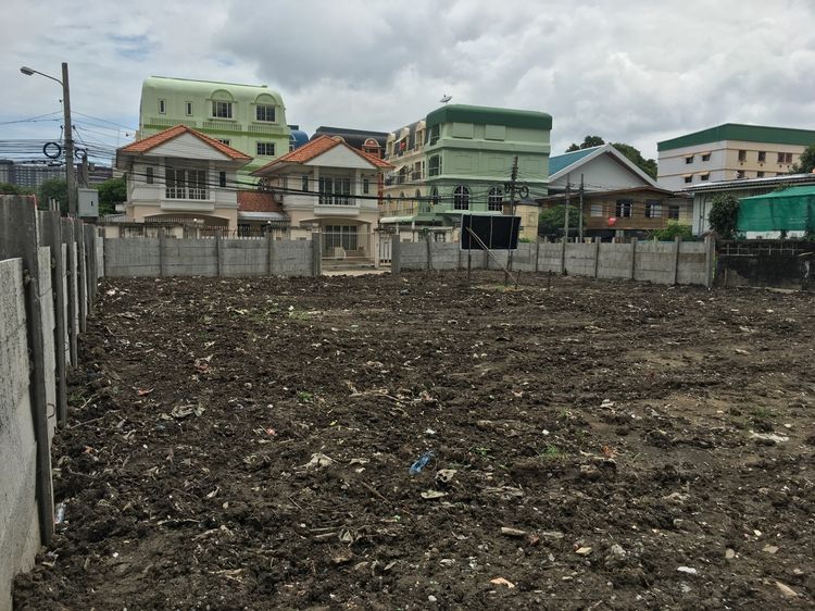 ขายด่วนที่ดินรัชโยธิน 189 ตรว. ติดถนนรัชดาภิเษก ตรงข้ามธนาคารไทยพาณิชย์สำนักงานใหญ่