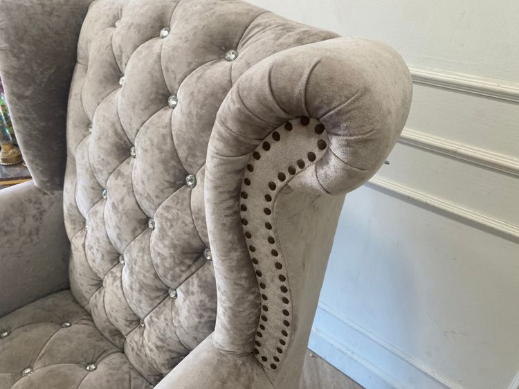 เก้าอี้อาร์มแชร์ ดึงกระดุม เบาะผ้า โครงไม้ สีเทา รูปที่ 12