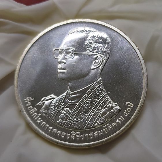 เหรียญพระรูปรัชกาลที่9 ที่ระลึกเขาชีจรรย์ เนื้อเงิน ขนาด 3 เซน วัดญานสังวราราม ปี2538 พร้อมกล่องเดิม รูปที่ 5