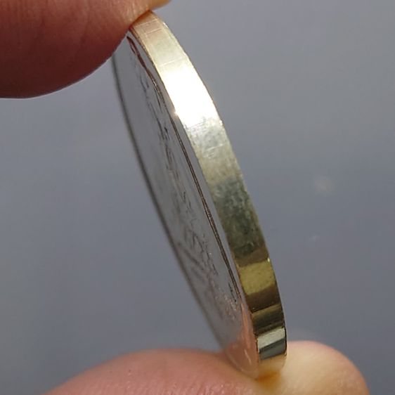 เหรียญพระรูปรัชกาลที่9 ที่ระลึกเขาชีจรรย์ เนื้อเงิน ขนาด 3 เซน วัดญานสังวราราม ปี2538 พร้อมกล่องเดิม รูปที่ 7