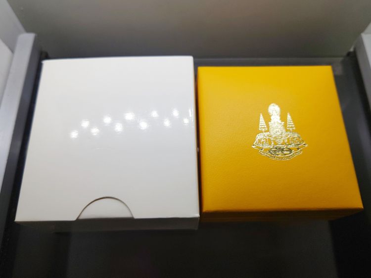 เหรียญพระรูปรัชกาลที่9 ที่ระลึกเขาชีจรรย์ เนื้อเงิน ขนาด 3 เซน วัดญานสังวราราม ปี2538 พร้อมกล่องเดิม รูปที่ 9