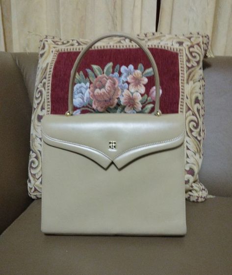 กระเป๋าถือ Givenchy แท้สวย รูปที่ 11