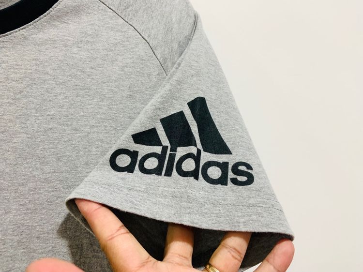 เสื้อยืด ADIDAS 💯 size M ขนาดอก 20.5 ยาว 27 นิ้ว สภาพดีมาก ดีเทลสวย ผ้าบางใส่สบายหายากน่าสะสมครับ รูปที่ 3