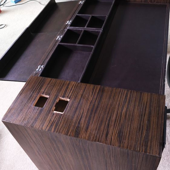 โต๊ะทำงานโครงไม้ บุหนังรองเขียน มีถาดหนัง 2 จุด ปิด-เปิดได้  มี 1 ลิ้นชัก 160 cm รูปที่ 9