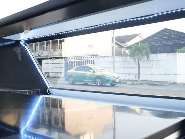 ตู้จิวเวลรี่ ตู้โชว์สินค้ากระจกทรงสี่เหลี่ยมคางหมู มีที่เก็บของด้านล่าง มีล้อ รูปที่ 3