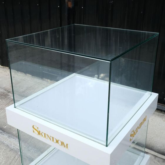 ตู้จิวเวลรี่ ตู้กระจกโชว์สินค้า แบบ 2 ชั้น โครงไม้ไฮกรอสสีขาว มีตู้เก็บของด้านล่าง รูปที่ 3