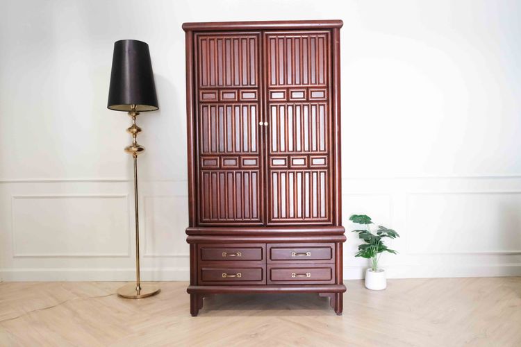 ตู้ไม้สัก 4 บานเปิด งานคุณภาพจากโรงแรม 5 ดาว