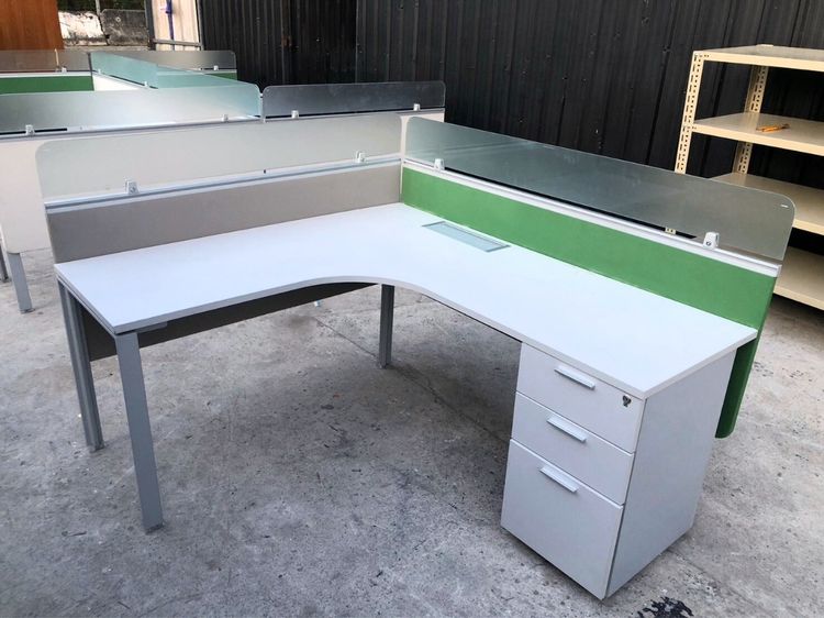 โต๊ะทำงานแอล พร้อมตู้เอกสาร สีเทาอ่อน