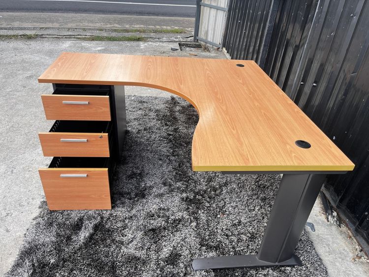 โต๊ะทำงานแอล พร้อมลิ้นชัก ขาเหล็กท็อปไม้ 150 cm รูปที่ 4