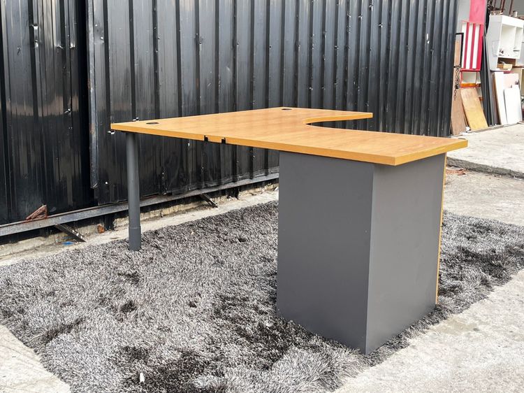 โต๊ะทำงานแอล พร้อมลิ้นชัก ขาเหล็กท็อปไม้ 150 cm รูปที่ 2