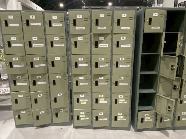 ตู้ล็อกเกอร์เหล็ก 18 ประตู