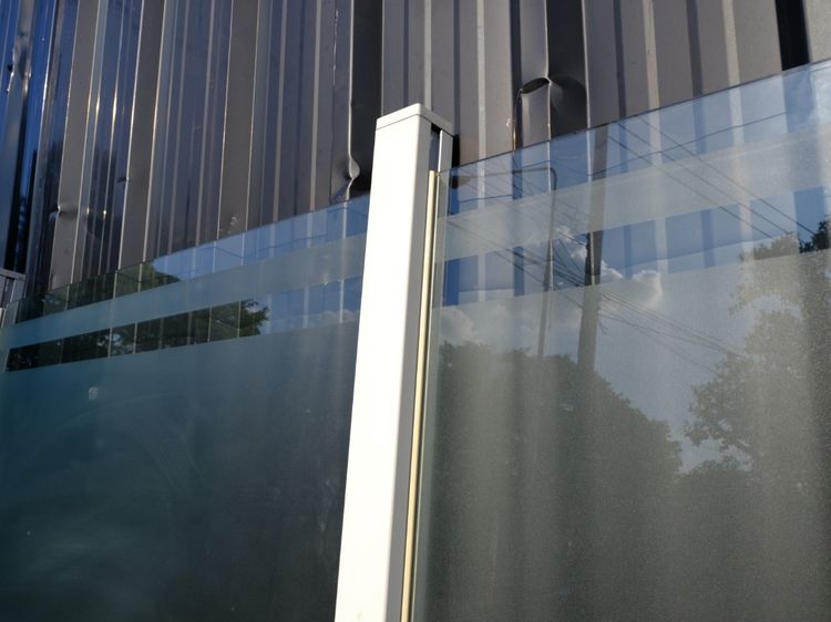 พาทิชั่น โครงเหล็ก ท็อปกระจก สีน้ำตาล รูปที่ 4