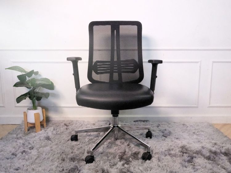 ดำ เก้าอี้สำนักงาน เบาะหนัง พนักพิงหลังตาข่าย มีแขน ขาเหล็ก มีล้อ ยี่ห้อ Rockworth