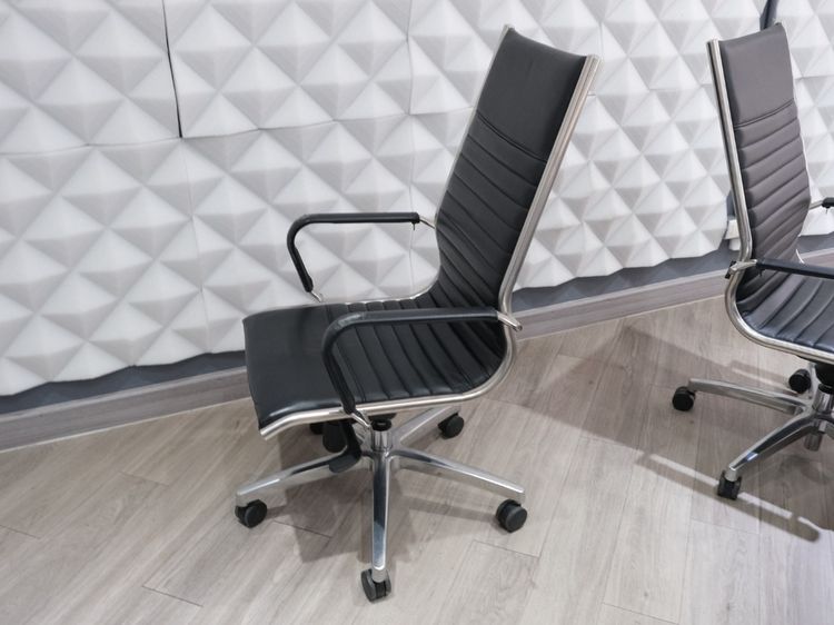 เก้าอี้สำนักงาน โครงเหล็ก เบาะหนัง สีดำ ยี่ห้อ Modernform รูปที่ 2