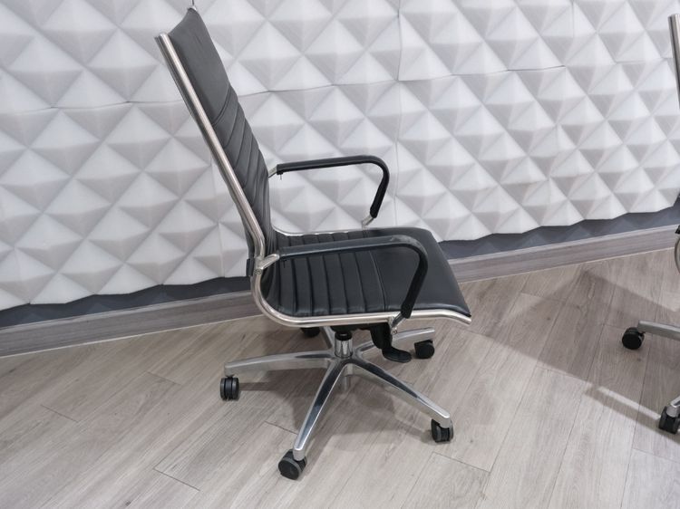 เก้าอี้สำนักงาน โครงเหล็ก เบาะหนัง สีดำ ยี่ห้อ Modernform รูปที่ 3