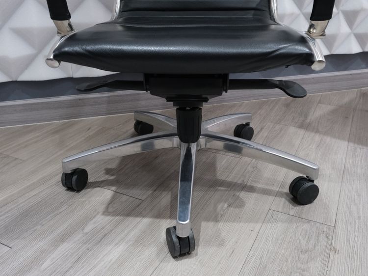 เก้าอี้สำนักงาน โครงเหล็ก เบาะหนัง สีดำ ยี่ห้อ Modernform รูปที่ 7
