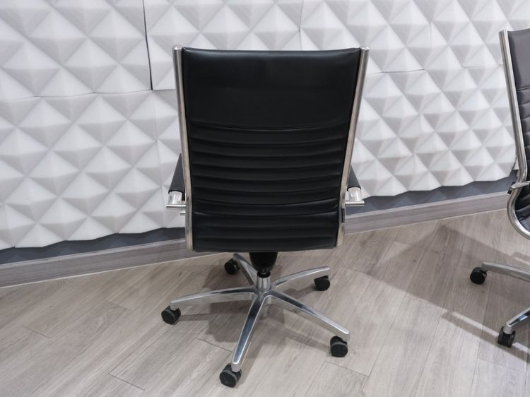 เก้าอี้สำนักงาน โครงเหล็ก เบาะหนัง สีดำ ยี่ห้อ Modernform รูปที่ 9