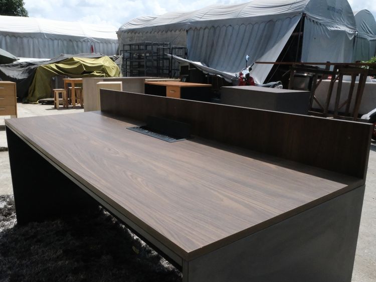 โต๊ะทำงาน 2 ที่นั่ง พร้อมรางปลั๊กไฟตรงกลาง โครงไม้ สีเทาท็อป 180 cm รูปที่ 13