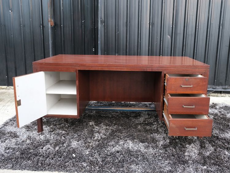 โต๊ะทำงาน 3 ลิ้นชัก 1 บานเปิด โครงไม้ สีไม้มะออกกานี 168 cm รูปที่ 6