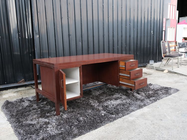 โต๊ะทำงาน 3 ลิ้นชัก 1 บานเปิด โครงไม้ สีไม้มะออกกานี 168 cm รูปที่ 10