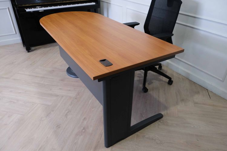 โต๊ะทำงานหน้าไม้ ขาเหล็ก หน้าโค้ง 1 ฝั่ง ยี่ห้อ Rockworth 180 cm รูปที่ 7