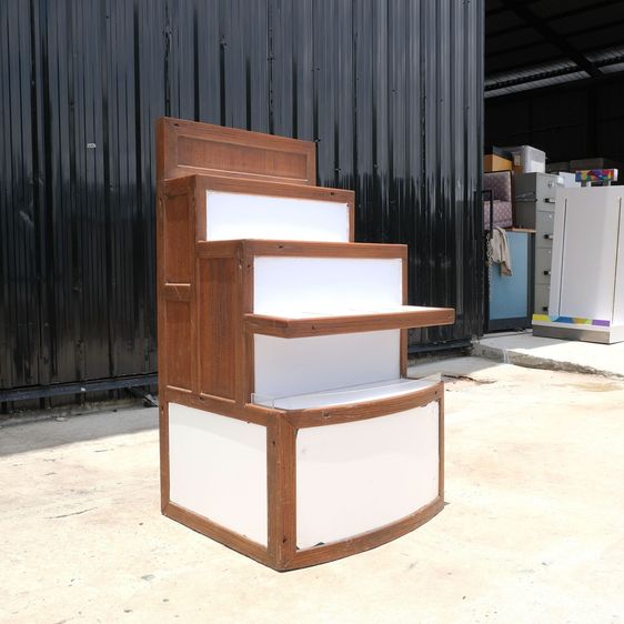 ชั้นไม้วางสินค้า 4 ชั้นวาง (น้ำตาล-ขาว) มีตู้เก็บของด้านหลัง รูปที่ 5