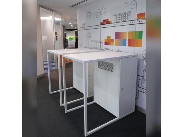 โต๊ะเคาน์เตอร์ไม้ทรงสูง โครงเหล็ก + กระจกฉากกั้น 1 แผ่น