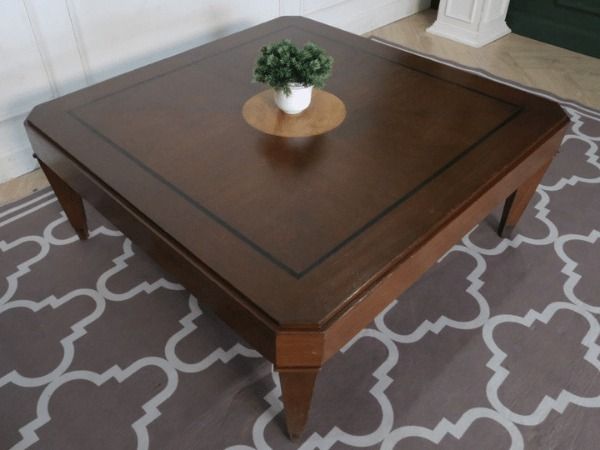 โต๊ะกลางโครงไม้สัก เฟอร์นิเจอร์โรงแรม มีลายวงกลมสีเหลือง