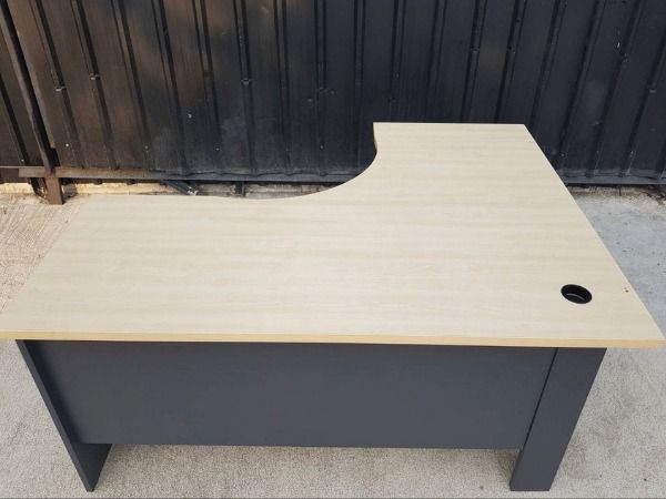 โต๊ะทำงานเข้ามุม L ขาสีเทา หน้าโต๊ะสีครีม 150cm รูปที่ 5