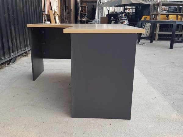 โต๊ะทำงานเข้ามุม L ขาสีเทา หน้าโต๊ะสีครีม 150cm รูปที่ 7