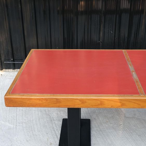 โต๊ะโครงไม้สัก ท็อปสีแดง ขาเหล็กหนาสีดำ งานเกรดโรงแรม รูปที่ 5