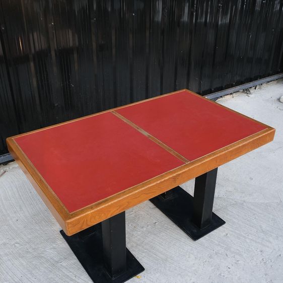 โต๊ะโครงไม้สัก ท็อปสีแดง ขาเหล็กหนาสีดำ งานเกรดโรงแรม รูปที่ 3
