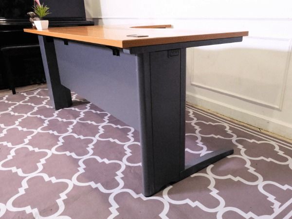 โต๊ะทำงานเข้ามุม L หน้าไม้สีน้ำตาล ขาเหล็กสีเทา ยี่ห้อ Rockworth 150-180 cm รูปที่ 3