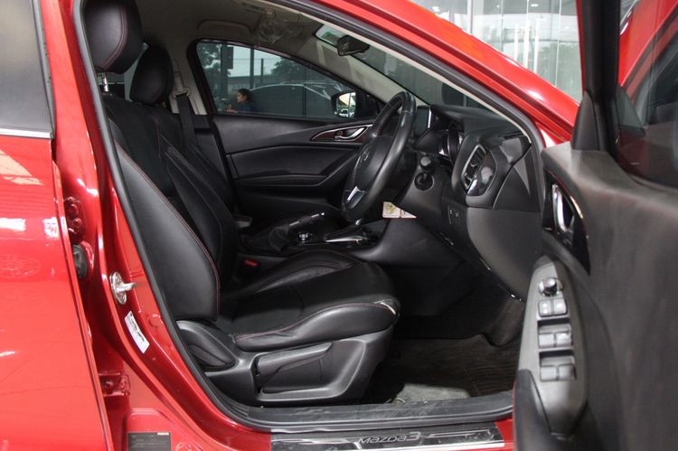 Mazda Mazda3 2016 2.0 S Sedan เบนซิน ไม่ติดแก๊ส เกียร์อัตโนมัติ แดง รูปที่ 3