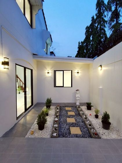 ไม่ใช่ หลังมุม​ จอดรถได้3คันใกล้Btsบางชัน รูปที่ 3