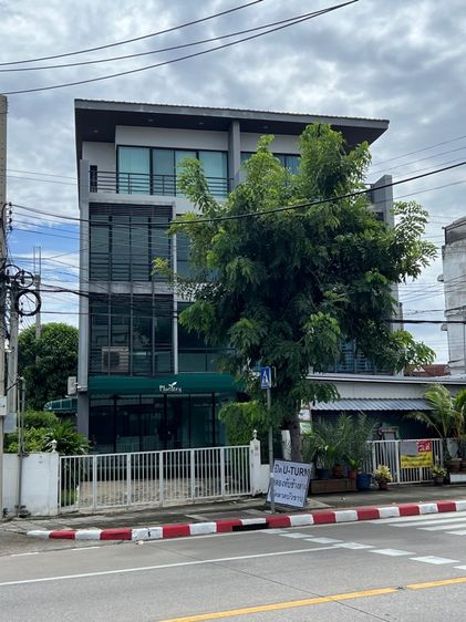 โมเดิร์น ทาวน์โฮมพาณิชย์ 4 ชั้น มีสทีนรามคำแหง