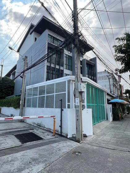 โมเดิร์น ทาวน์โฮมพาณิชย์ 4 ชั้น มีสทีนรามคำแหง รูปที่ 4