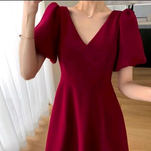 เดรสทรงสวยใส่แล้วตามรูปเลยค่ะ ของจริงจะเป็นแดงเบอร์กันดี้นะคะ อก 38 เอว 34 ผ้าทิ้งตัวตามทรงในรูปค่ะ ราคารวมส่ง รูปที่ 2