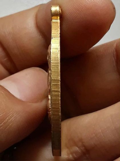 เหรียญเจริญพรบนหลวงปู่ทิม วัดละหารไร่ ระยอง กะไหล่ทอง รูปที่ 3