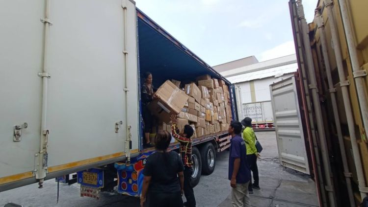 รถบรรทุก4ล้อ6ล้อ10ล้อมีลิฟท์ท้ายรับจ้างขนของย้ายบ้านขนส่งสินค้า มีรถบรรทุกพร้อมแรงงานรับจ้างขนย้ายโกดังคลังสินค้า 4ล้อจำโบ้รถบรรทุกมีลิฟท์ รูปที่ 9