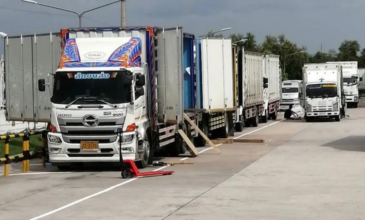 รถบรรทุก4ล้อ6ล้อ10ล้อมีลิฟท์ท้ายรับจ้างขนของย้ายบ้านขนส่งสินค้า มีรถบรรทุกพร้อมแรงงานรับจ้างขนย้ายโกดังคลังสินค้า 4ล้อจำโบ้รถบรรทุกมีลิฟท์ รูปที่ 16
