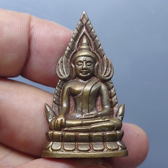พระพุทธชินราช ลอยองค์ เนื้อนวะกลับดำ พิมพ์ใหญ่ กรมตำรวจรุ่นแรก รุ่น “ประวัติศาสตร์” พ.ศ.2562 พร้อมกล่องเดิม รูปที่ 3
