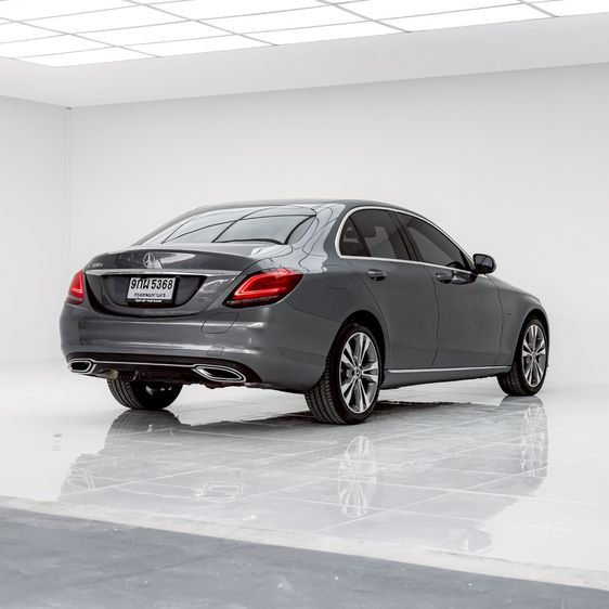 Mercedes-Benz C-Class 2020 C300 Sedan ปลั๊กอินไฮบริด (PHEV) ไม่ติดแก๊ส เกียร์อัตโนมัติ เทา รูปที่ 4
