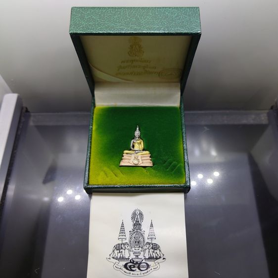 พระพุทธโสธร ภปร เนื้อเงินสามกษัตริย์ พิมพ์ใหญ่ รุ่นสร้างพระอุโบสถ ปี 2539 พร้อมกล่องเดิม ใบเซอร์