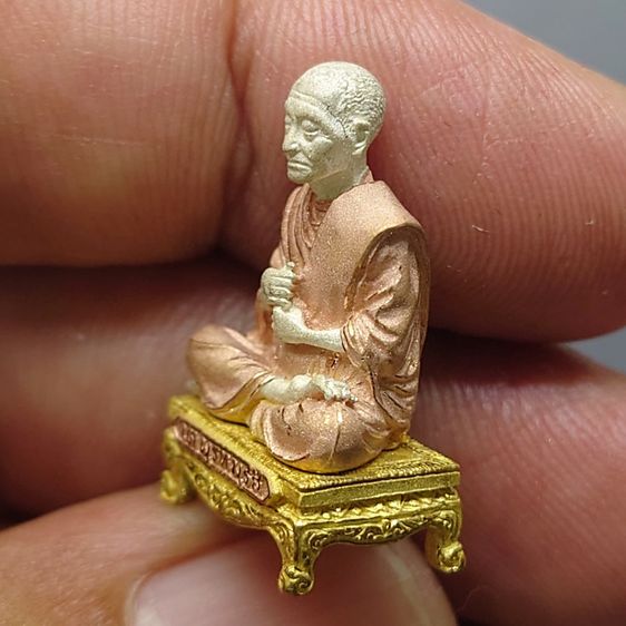 สมเด็จพระพุฒาจารย์ (โต พรหมรังสี) ลอยองค์พิมพ์ใหญ่ เนื้อเงินสามกษัตริย์ อนุสรณ์ ๑๒๘ ปี วัดเกศไชโย พ.ศ.2543 กล่องเดิม รูปที่ 6