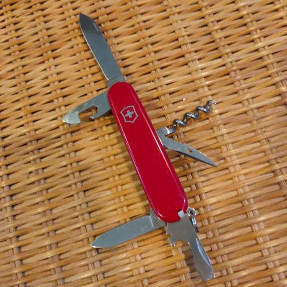 มีดพับ อเนกประสงค์ Victorinox Swiss made ของแท้ มือสอง รูปที่ 2