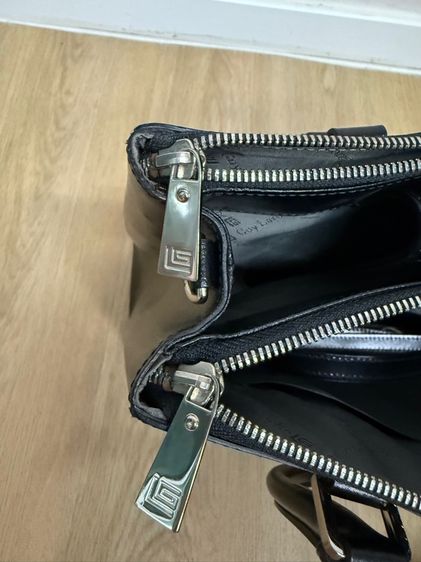 กระเป๋าสะพายguy laroche ของแท้ มือสอง รูปที่ 5