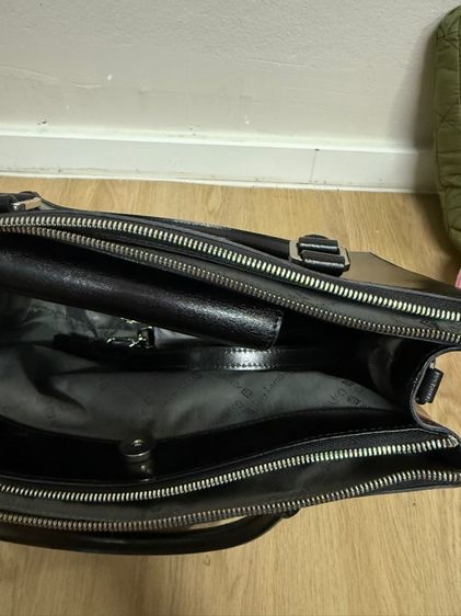 กระเป๋าสะพายguy laroche ของแท้ มือสอง รูปที่ 6