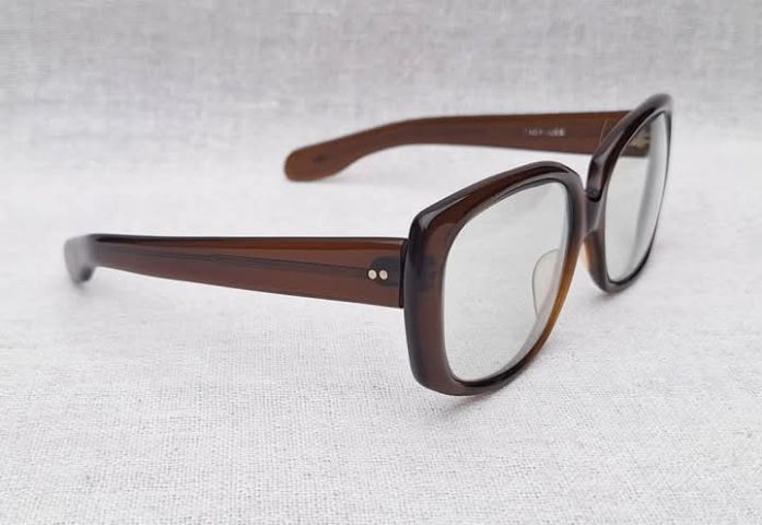 แว่นตาสแปนิชแฮนด์คราฟท์ EUROPT—Cadaques โมเดลสี่เหลี่ยมผืนผ้า–ตัวหนา ก้านขาอ้วน สุดเท่ เลนส์กระจกคริสตัลออโต้ สีเทา–สว่าง...Authentic Vintage EUROPT Handcrafted in Spain
 รูปที่ 8