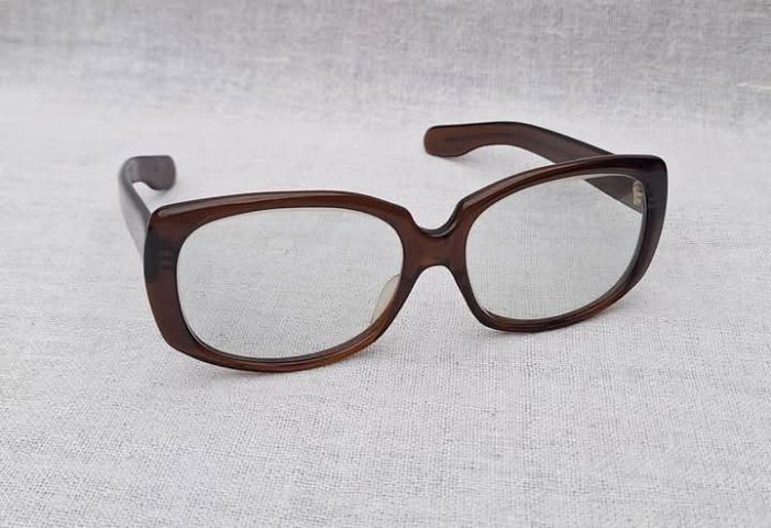 แว่นตาสแปนิชแฮนด์คราฟท์ EUROPT—Cadaques โมเดลสี่เหลี่ยมผืนผ้า–ตัวหนา ก้านขาอ้วน สุดเท่ เลนส์กระจกคริสตัลออโต้ สีเทา–สว่าง...Authentic Vintage EUROPT Handcrafted in Spain
 รูปที่ 12